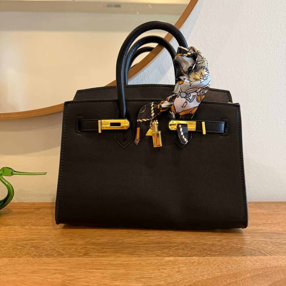 Elegant Black Handbag with Gold Accents wirkin top handle bag twilly bag